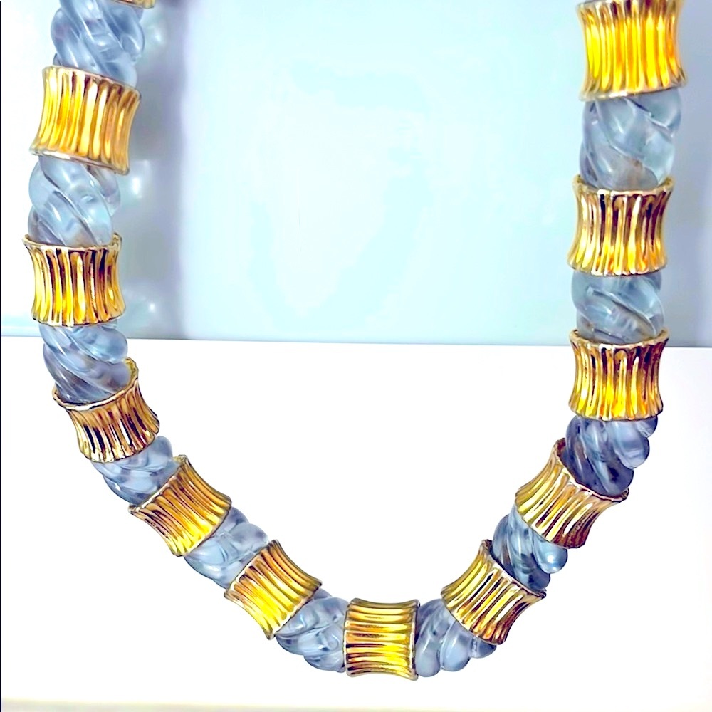 Vintage Chocker Necklace Gay Boyer Gold & Lucite 15.5” Length Pristine Condition